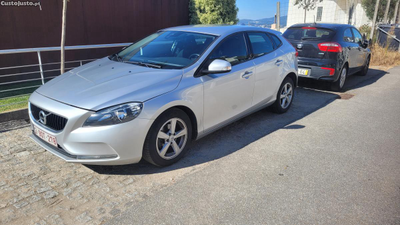 Volvo V40 D2