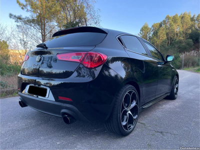 Alfa Romeo Giulietta QV 1750 TBi 235cv Quadrifoglio Verde