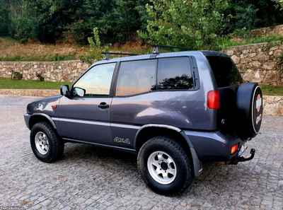 Nissan Terrano 4x4 2.4 gasolina