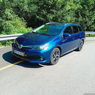 Toyota Auris Versão HSD Comfort + Pack Techno + Pack Sport - Hibrida Gasolina