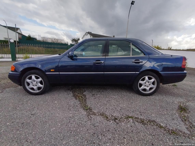 Mercedes-Benz C 200 C 200 d 1994 em muito bom estado