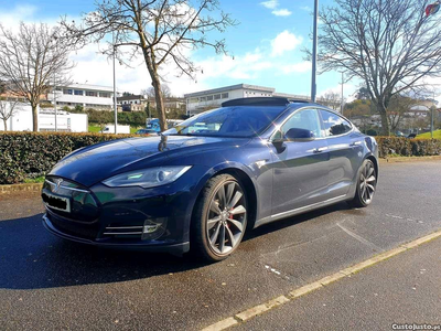 Tesla Model S P85