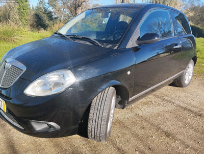 Lancia Ypsilon 1.2 8V