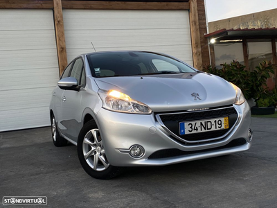 Peugeot 208 1.2 VTi SE Style