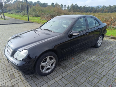 Mercedes-Benz C 220 2.2 CDI cx automática