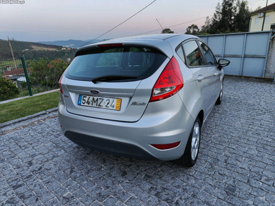 Ford Fiesta 1.4 TDCI TECHNO - IMPECÁVEL