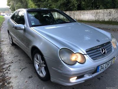 Mercedes-Benz C 220 Sport coupe automático