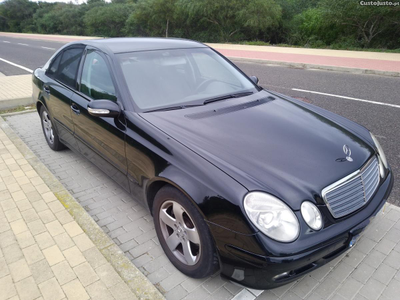 Mercedes-Benz E 220 Classic