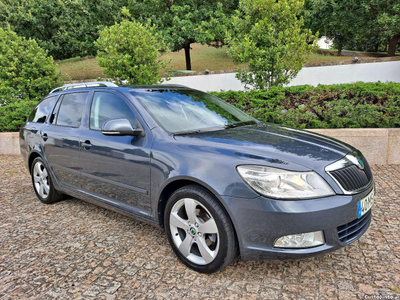 Skoda Octavia 1.6TDI 105CV CX Automática Impecável