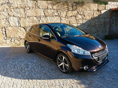 Peugeot 208 1.6 VTI Féline - Caixa Automática