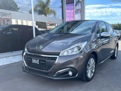 Peugeot 208 1.2 PureTech Signature