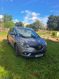 Renault Grand Scénic Hybrid Assist