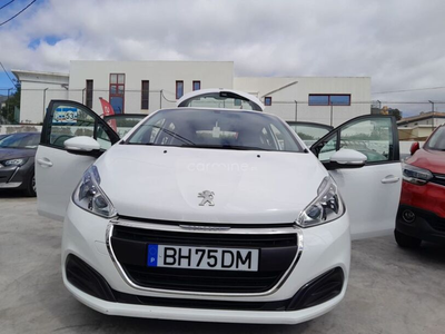 Peugeot 208 1.2 PureTech Signature