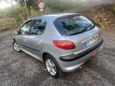 Peugeot 206 Gasolina como novo