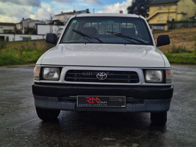 Toyota Hilux 2.4 D LN145LPM CD Cx Met