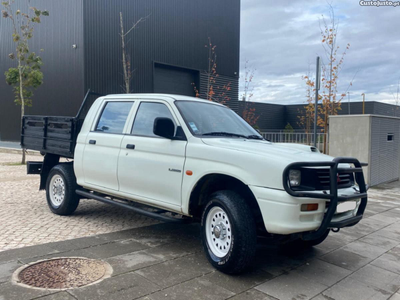 Mitsubishi L200 2.5TurboDiesel 100cv 5Lugares