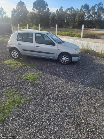 Renault Clio 1.2 ano 99 revisao feita tudo em dia