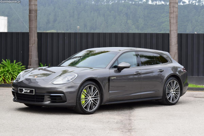 Porsche Panamera 4 Sport Turismo Hybrid Plug-In