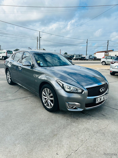 Infiniti  Q70