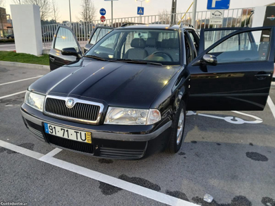 Skoda Octavia 1.6 Impecável