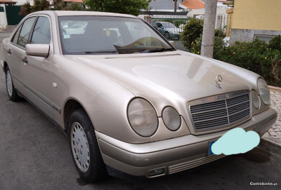 Mercedes-Benz E 220 Classic