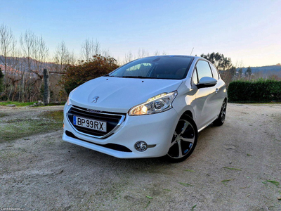 Peugeot 208 1.6 hdi Felline