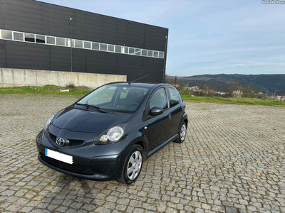 Toyota Aygo 2007 com cerca de 178 mil kms