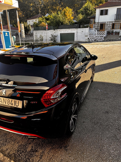 Peugeot 208 GTI 200cvs