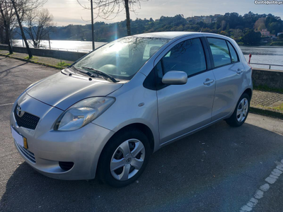 Toyota Yaris 1.0 VVT-i c/178900 kms