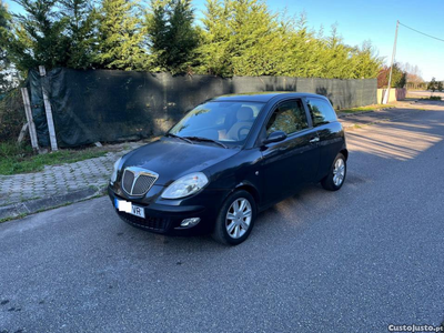 Lancia Ypsilon 1.2 ECONÓMICO