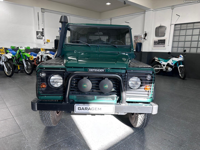 Land Rover Defender 90 2.5 TD5 Metal Top