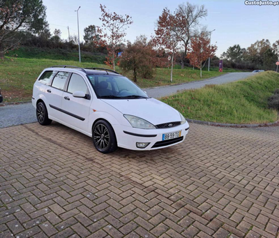 Ford Focus 1.8tddi( diesel) bem estimada