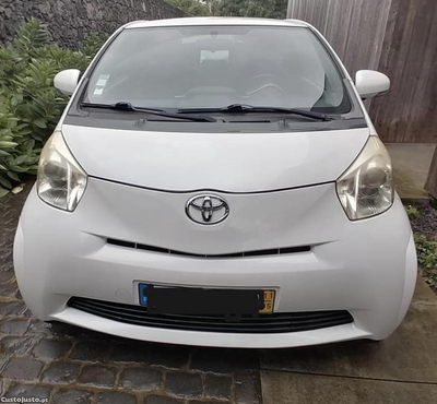 Toyota iQ Manual