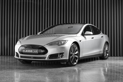 Tesla Model S 85D