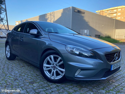 Volvo V40 2.0 D2 R-Design