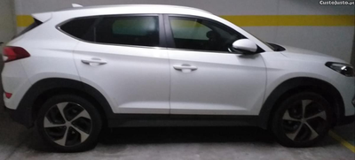 Hyundai Tucson 1.7 CRDi Premium 19