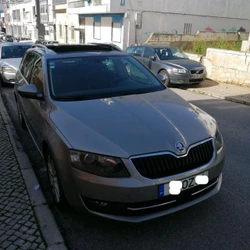 Skoda Octavia 1.6TDI ELEGANCE (teto de abrir)