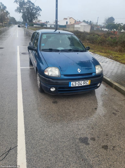 Renault Clio 1.2 ano 2001 ar condicionado tudo em dia