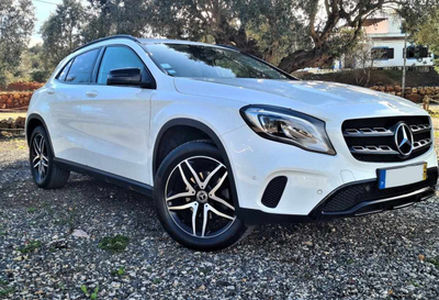 Mercedes-Benz GLA GLA 180 D Pack Night 109cv - Nac