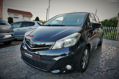 Toyota Yaris 1.4 D-4D S. + MM + P.T. + T.PANORAMICO AUTOMÁTICO