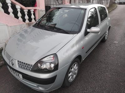 Renault Clio 1.2 como novo/pintura nova/interiores novos