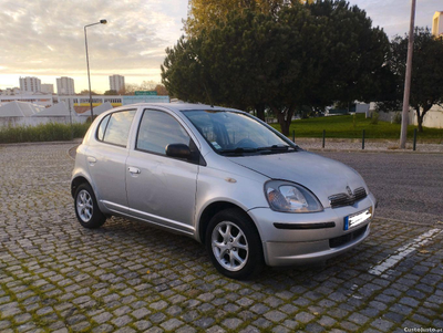 Toyota Yaris único dono impecável