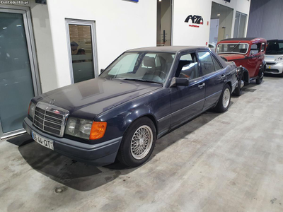 Mercedes-Benz E 230 2.3