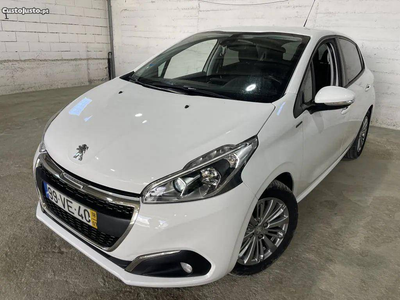 Peugeot 208 1.2 PureTech Signature