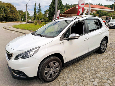 Peugeot 2008 1.2 Style livro revisões marca Nacional só um dono