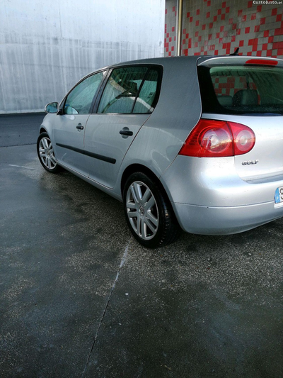 VW Golf 2.0 TDI Cx. Automática