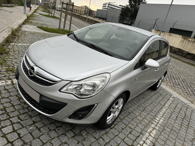 Opel Corsa 1.2 Gasolina - 2012 GPS