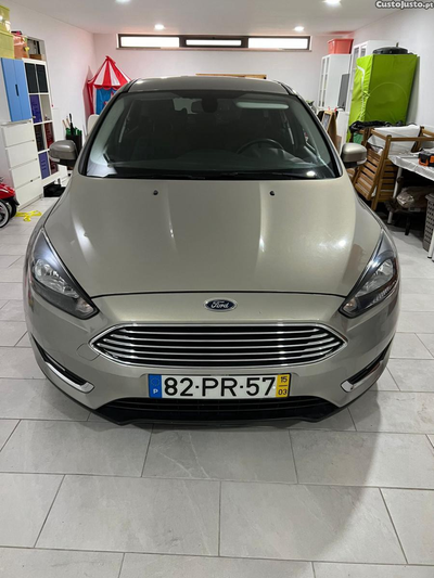 Ford Focus Titânio