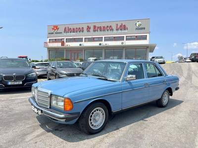 Mercedes 200-300 D W123