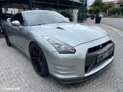 Nissan GT-R